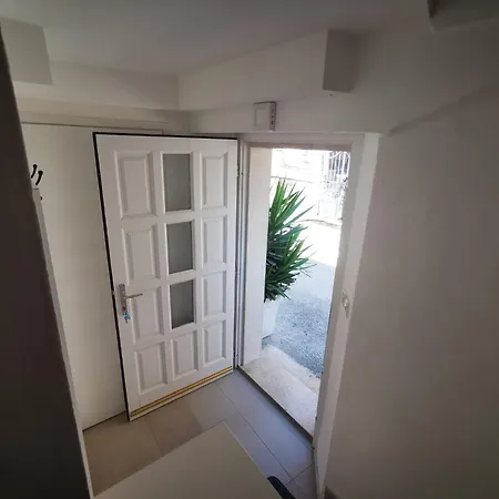 Adriatic Stone House Hunic Apartment